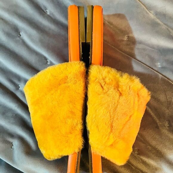 BEAUTIISOLES Faux Fur Sofie Slide Orange Shearling Leather 7.5 NIB - Picture 8 of 11